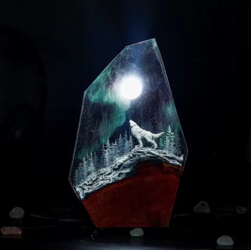 Wolf Northern Light Resin Lamp