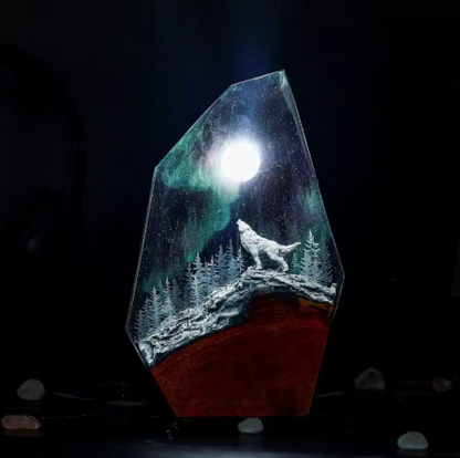 Wolf Northern Light Resin Lamp