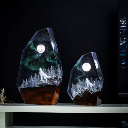 Wolf Northern Light Resin Lamp