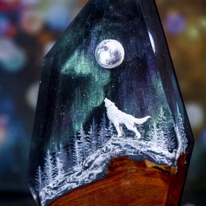 Wolf Northern Light Resin Lamp